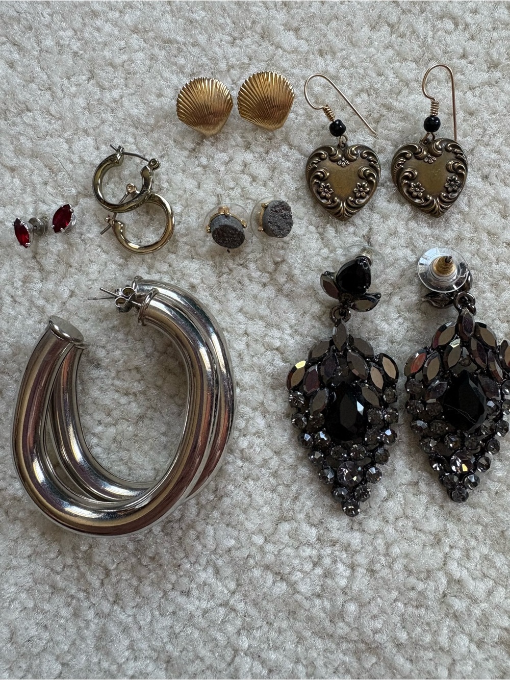 Lot of 7 assorted Earrings - Women Jewelry
